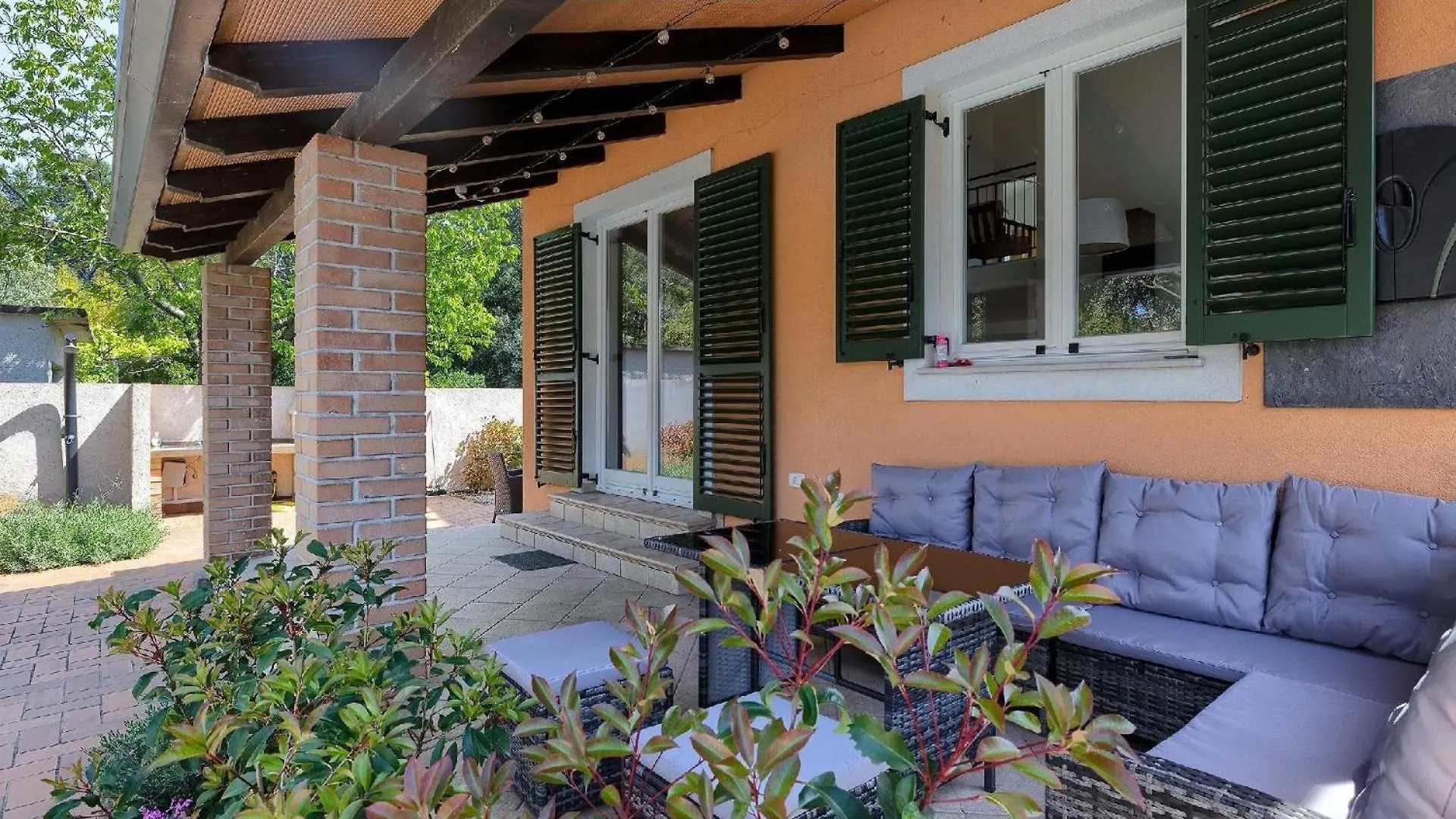 Ferienhaus Mit Privatpool Fuer 8 Personen Ca 130 Qm In Medulin, Istrien Suedkueste Von Istrien